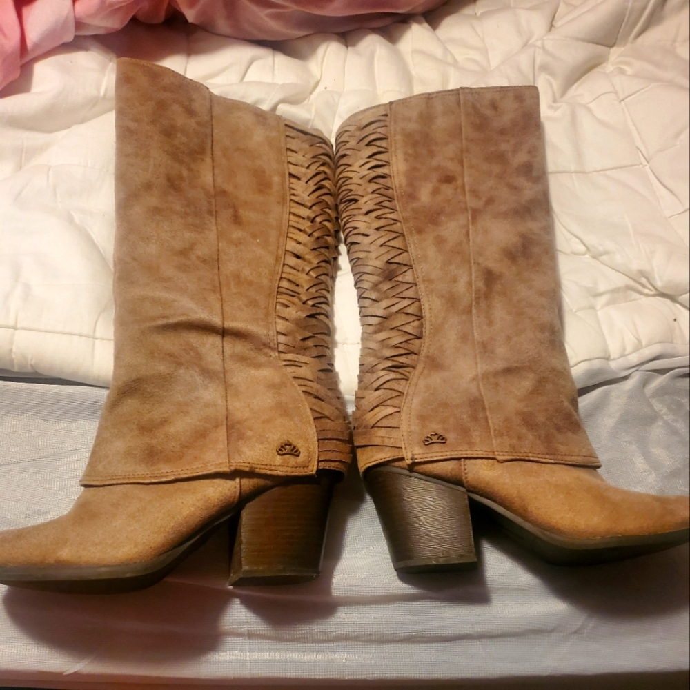 Size 7 fergie boots